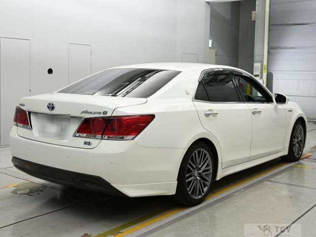 2015 Toyota Crown Hybrid