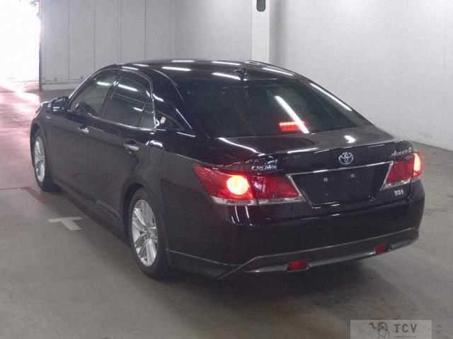 2015 Toyota Crown Hybrid