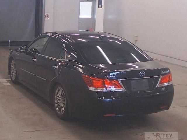 2016 Toyota Crown Hybrid