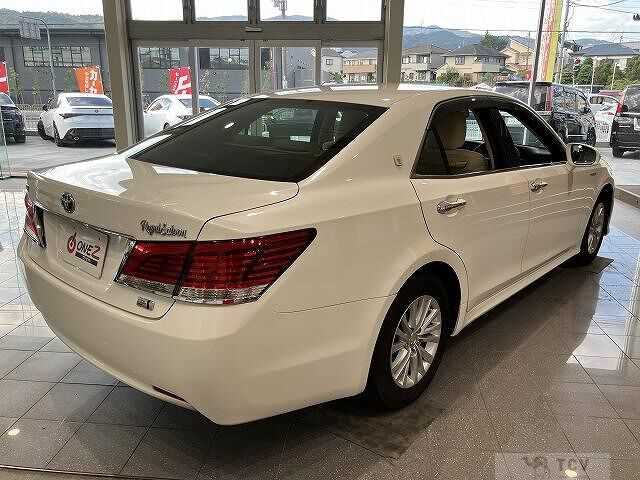 2016 Toyota Crown Hybrid