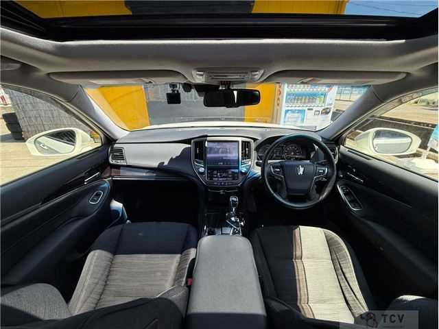 2016 Toyota Crown Hybrid