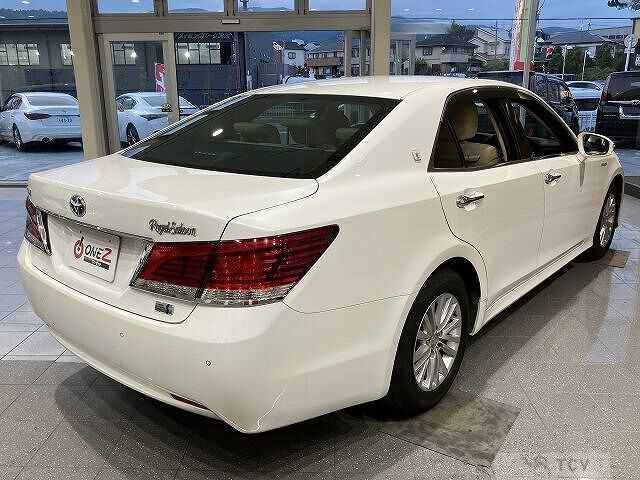 2016 Toyota Crown Hybrid
