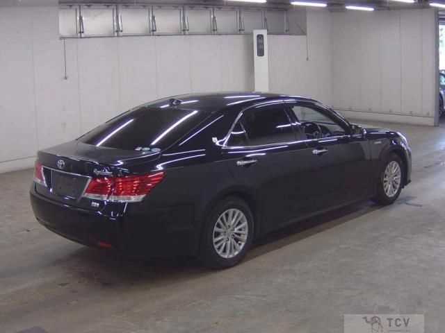 2017 Toyota Crown Hybrid