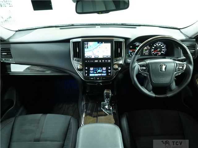 2017 Toyota Crown Hybrid