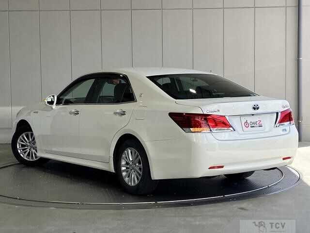 2017 Toyota Crown Hybrid