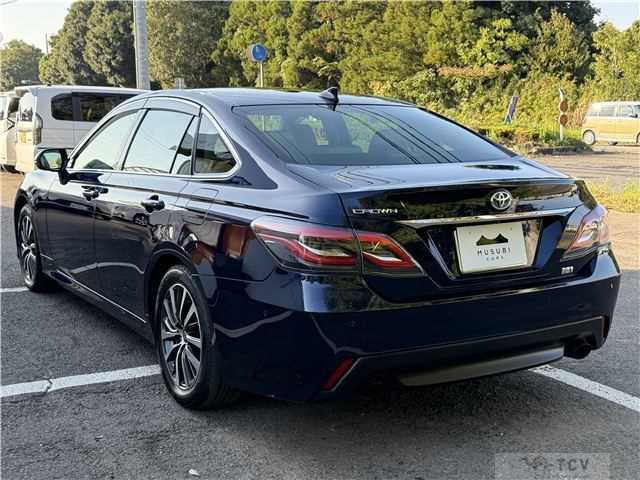 2019 Toyota Crown Hybrid