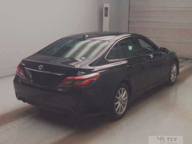 2019 Toyota Crown Hybrid