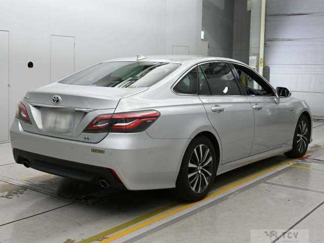 2019 Toyota Crown Hybrid