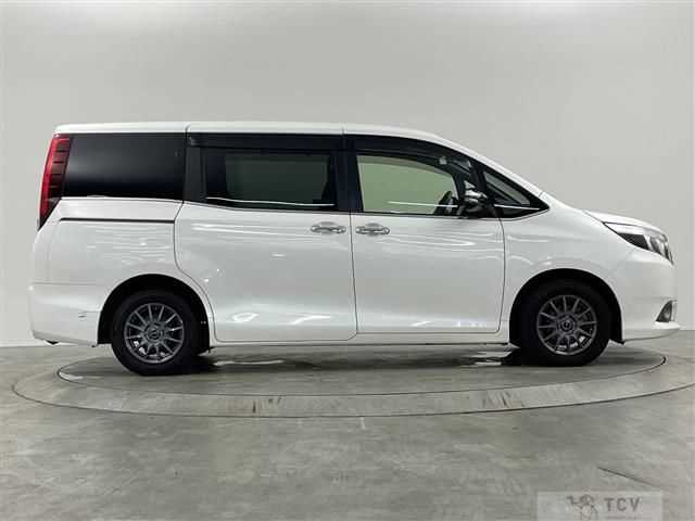 2017 Toyota Esquire