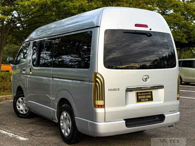 2010 Toyota Hiace Van