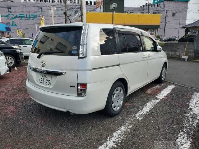 2012 Toyota Isis