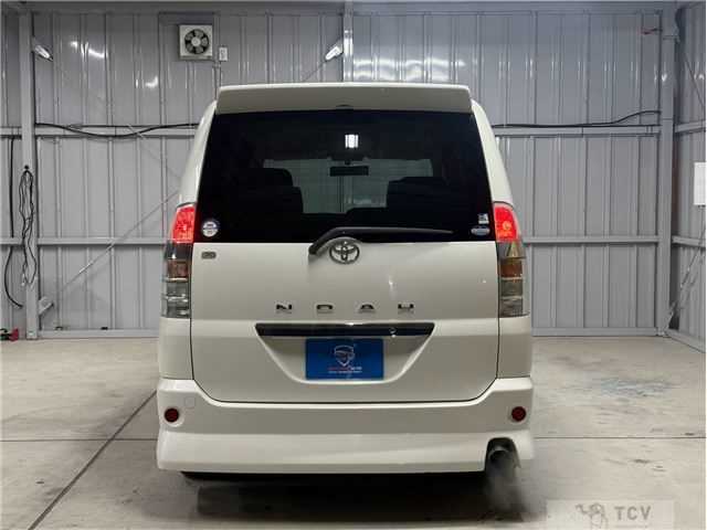 2003 Toyota Noah