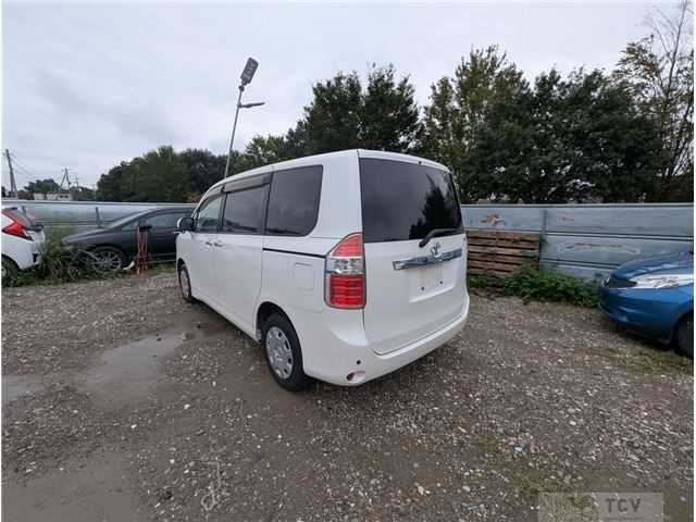 2010 Toyota Noah