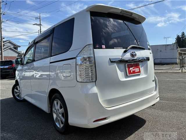 2010 Toyota Noah