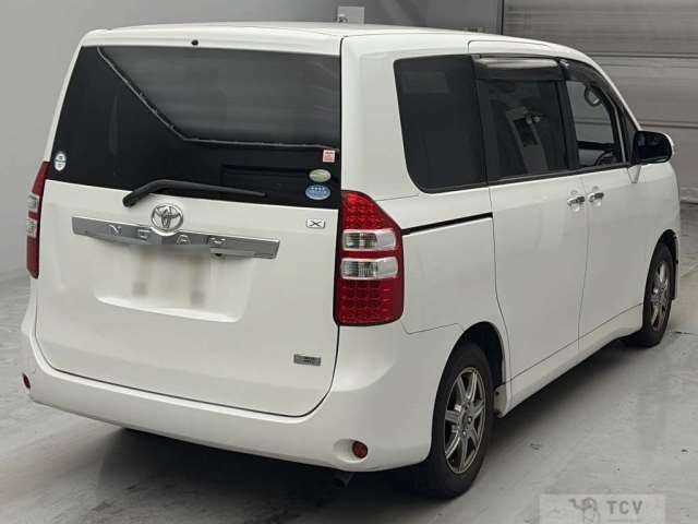 2011 Toyota Noah