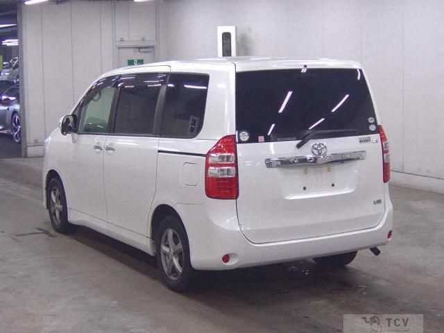 2011 Toyota Noah
