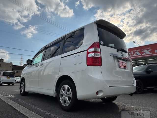 2011 Toyota Noah