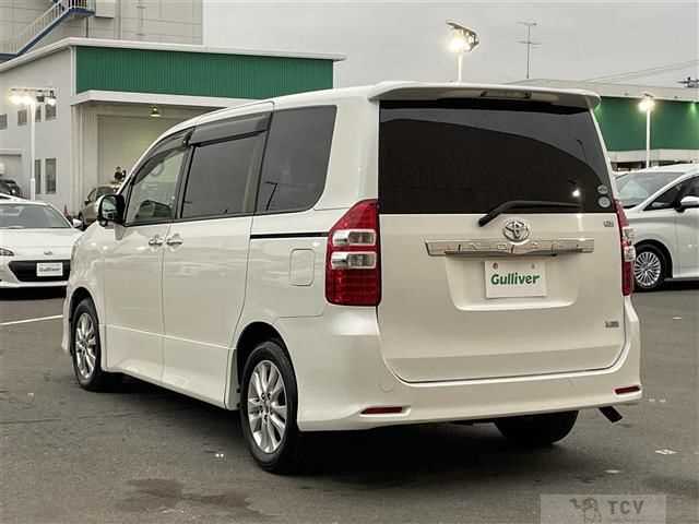 2011 Toyota Noah