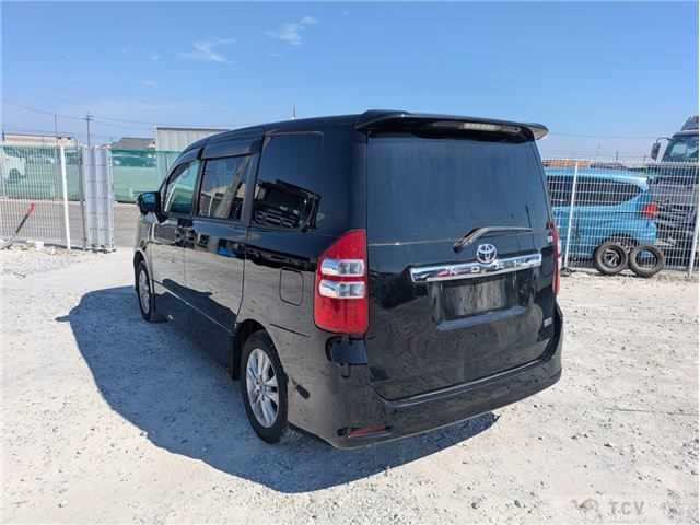 2013 Toyota Noah