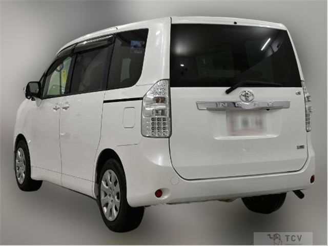 2013 Toyota Noah