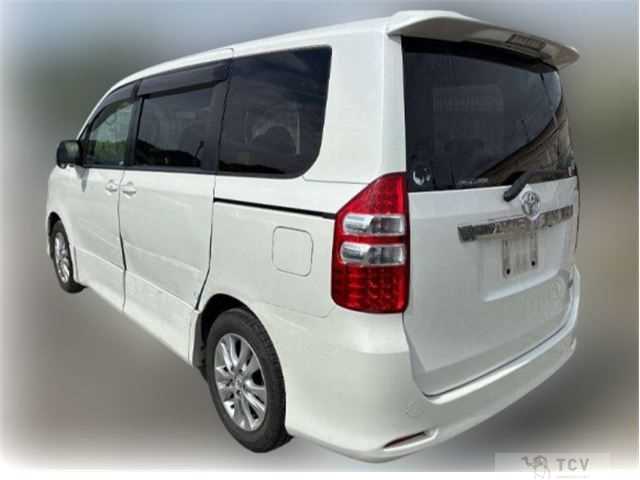 2013 Toyota Noah