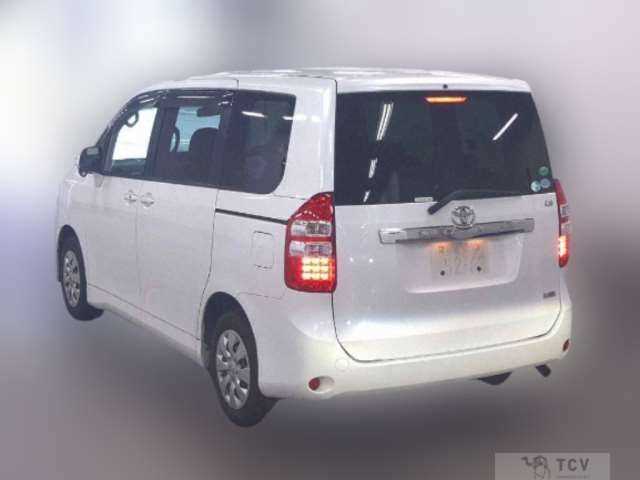 2013 Toyota Noah