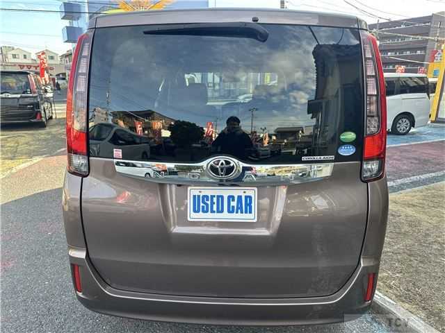 2016 Toyota Noah