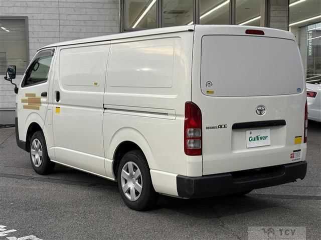 2014 Toyota Regiusace Van