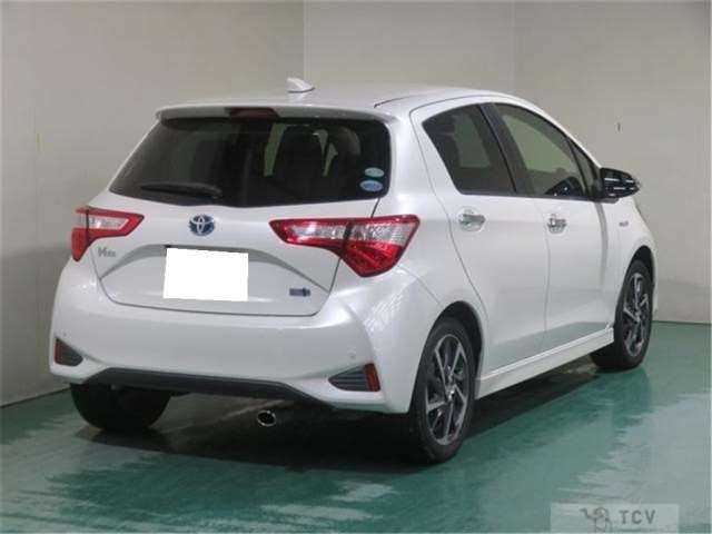 2017 Toyota Vitz