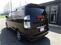 2005 Toyota Voxy