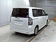 2007 Toyota Voxy