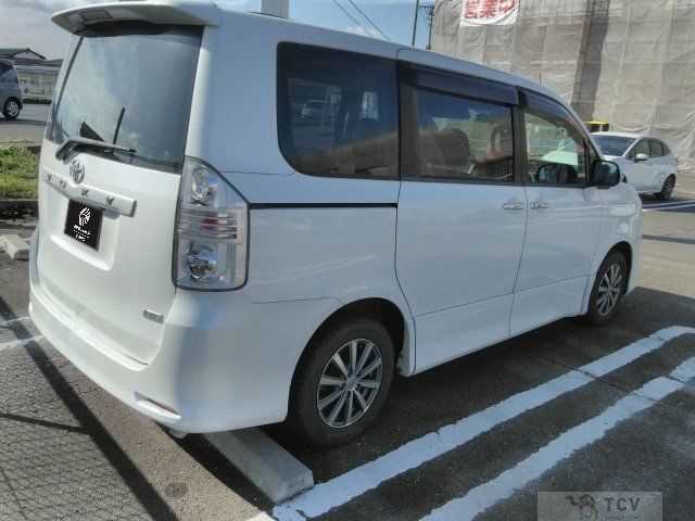 2008 Toyota Voxy