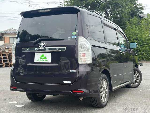 2013 Toyota Voxy