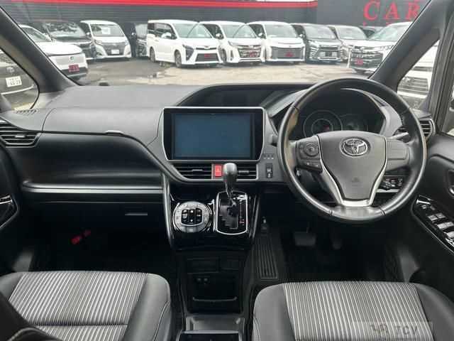 2017 Toyota Voxy