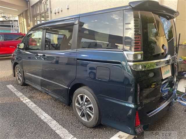 2017 Toyota Voxy