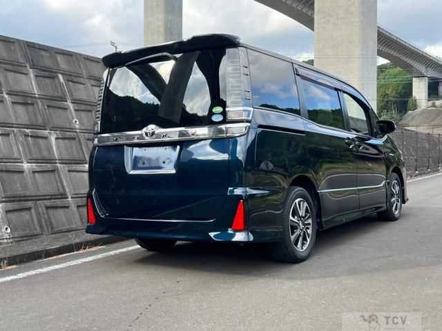 2017 Toyota Voxy