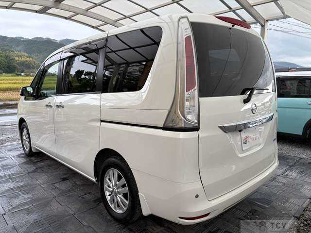 2011 Nissan Serena