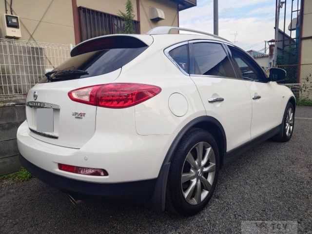 2013 Nissan SKYLINE CROSSOVER