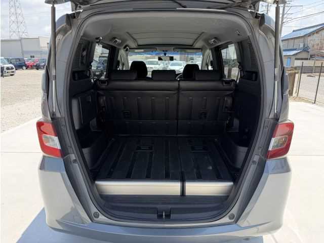 Spike Studio Used Honda Freed Spike 2011 (99,000 km) - TCV (formerly Trade Car View)