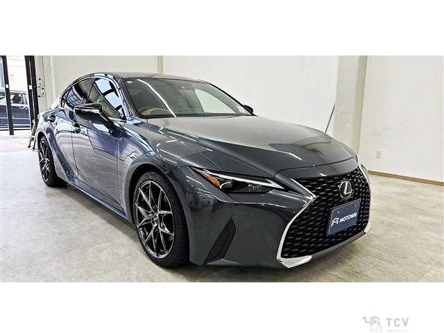 2021 Lexus IS