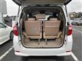 2013 Toyota Alphard Hybrid