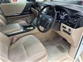 2013 Toyota Alphard Hybrid