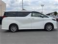 2022 Toyota Alphard Hybrid