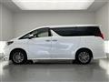 2022 Toyota Alphard Hybrid