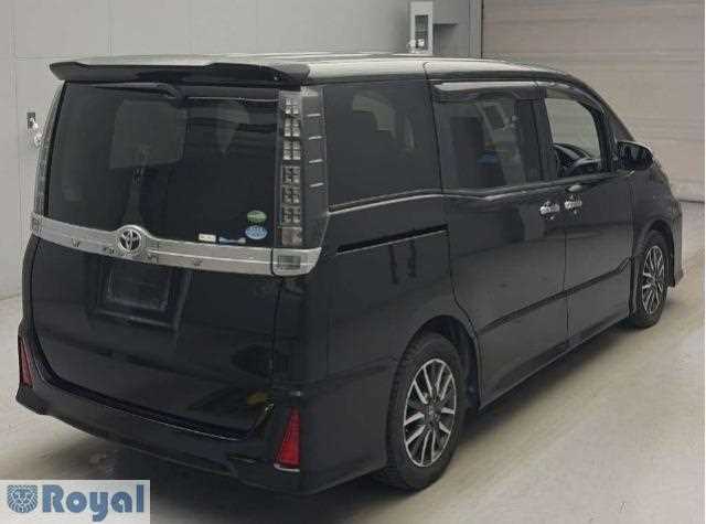Toyota Voxy 2016 photo 2