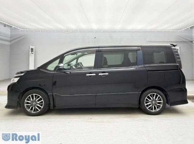Toyota Voxy 2016 photo 5