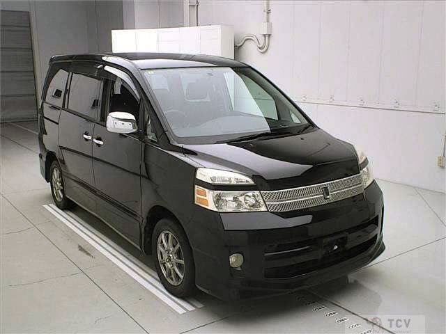 2005 Toyota Voxy