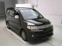 2005 Toyota Voxy