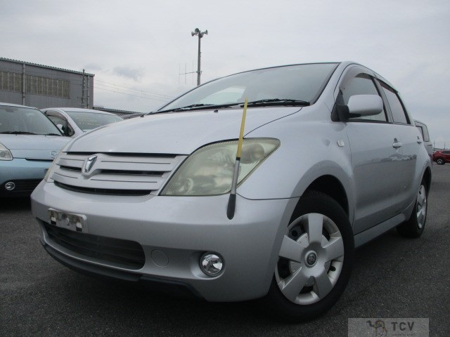 2005 Toyota IST