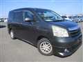 2010 Toyota Noah